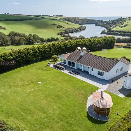 Holiday home Marina Views, Kinsale, Hosted By Exquisite Homes, Sleeps 20 *